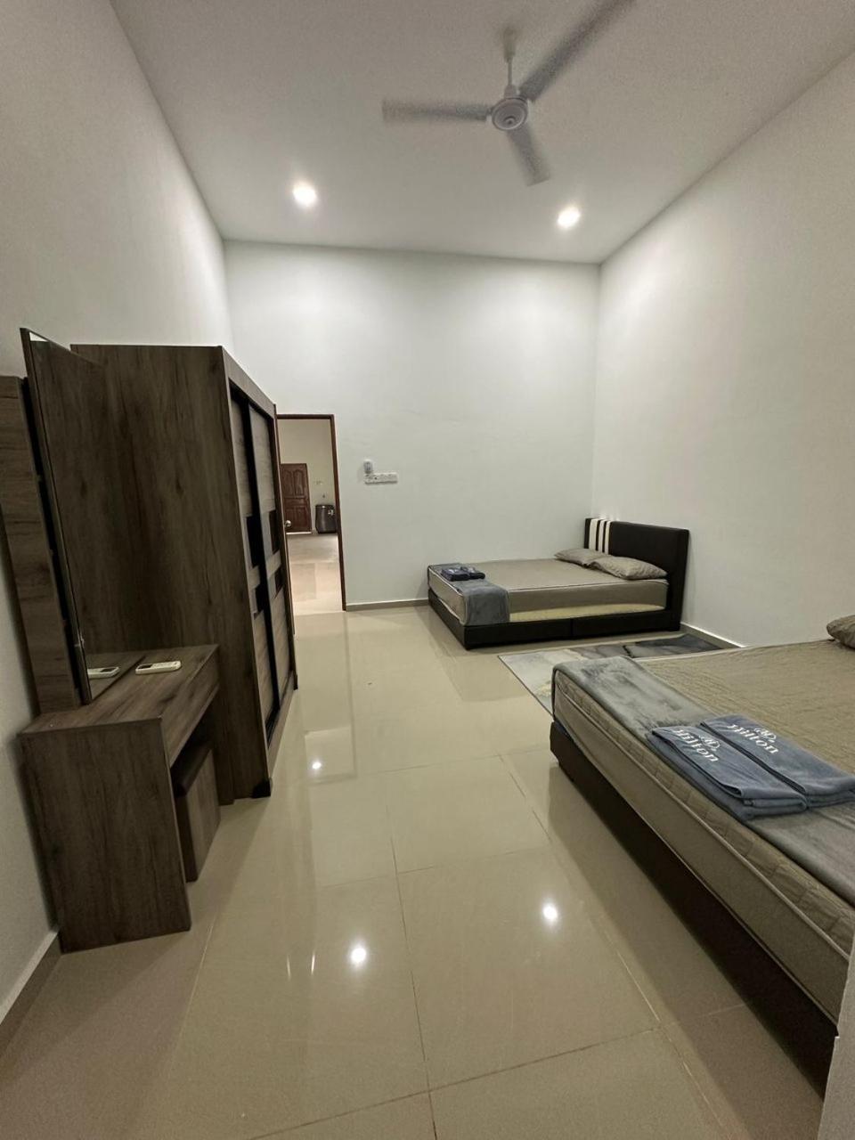 Homestay Kemaman Fyna08 Semi-D, 4 Bedrooms Dekat Pantai キジャル エクステリア 写真