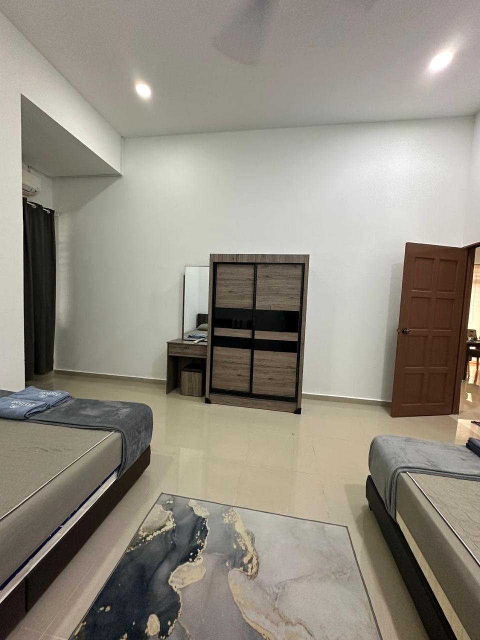 Homestay Kemaman Fyna08 Semi-D, 4 Bedrooms Dekat Pantai キジャル エクステリア 写真
