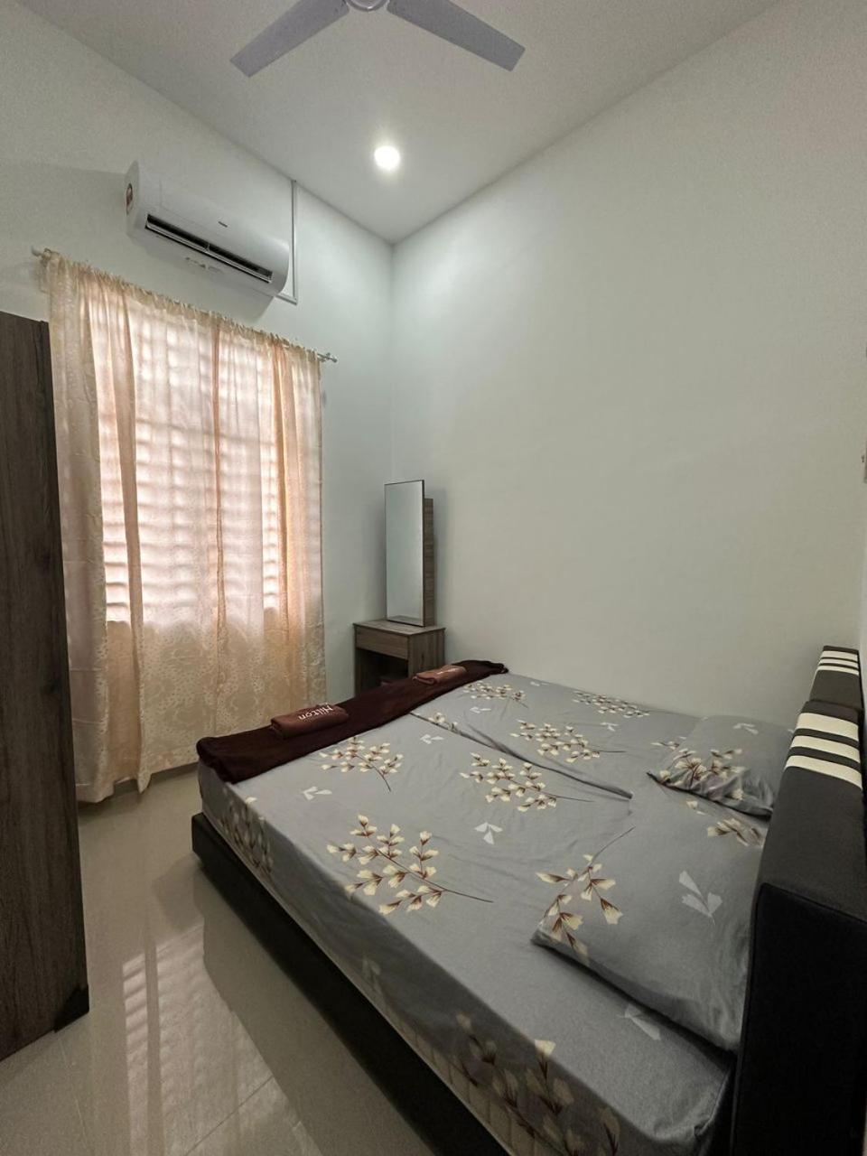 Homestay Kemaman Fyna08 Semi-D, 4 Bedrooms Dekat Pantai キジャル エクステリア 写真