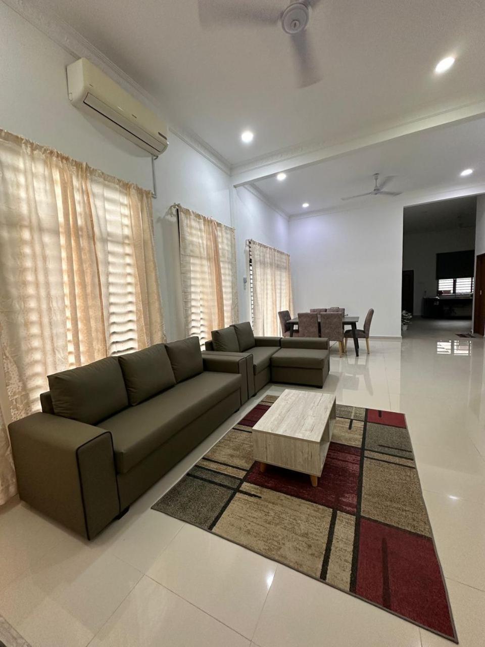 Homestay Kemaman Fyna08 Semi-D, 4 Bedrooms Dekat Pantai キジャル エクステリア 写真