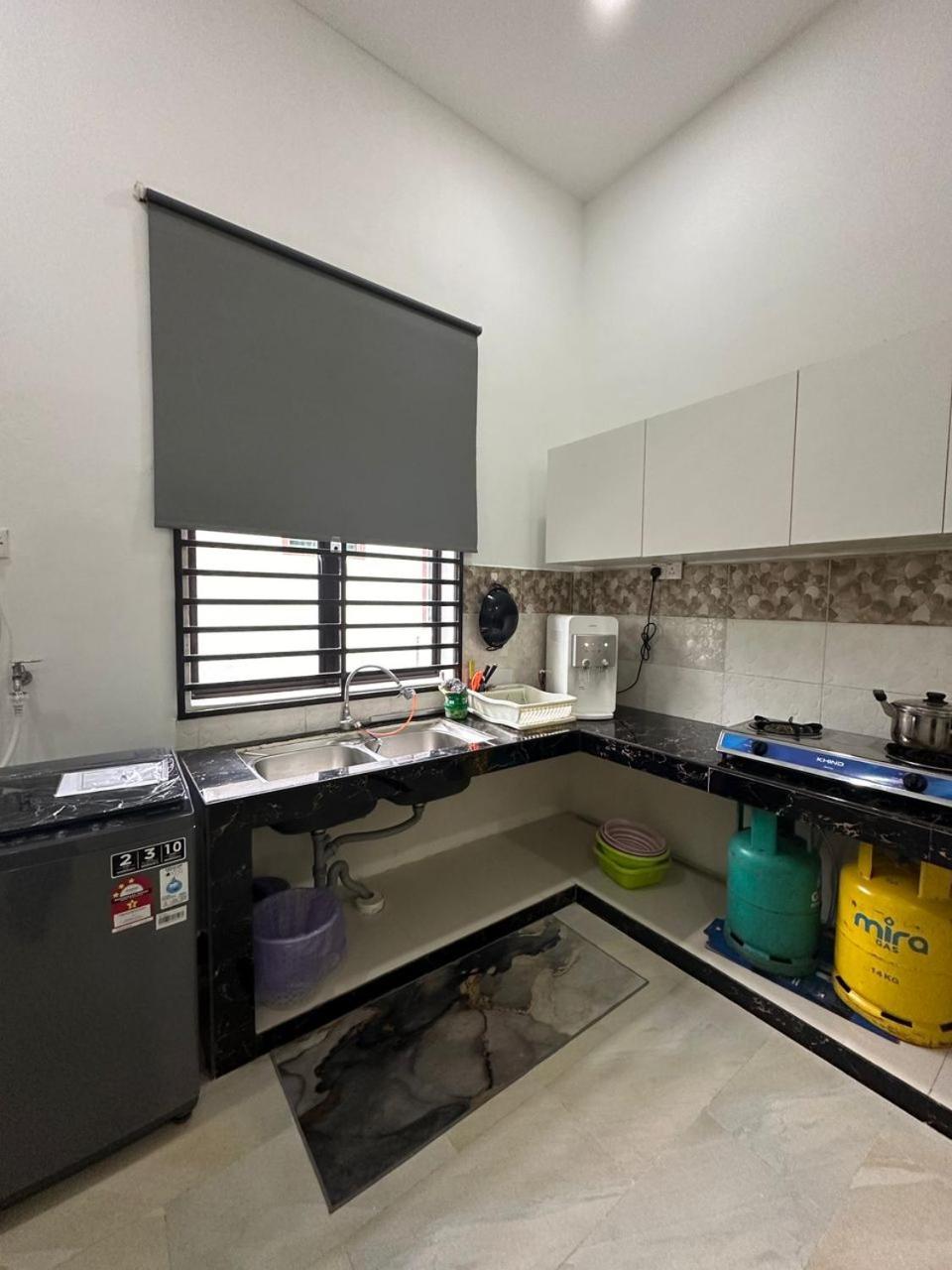 Homestay Kemaman Fyna08 Semi-D, 4 Bedrooms Dekat Pantai キジャル エクステリア 写真
