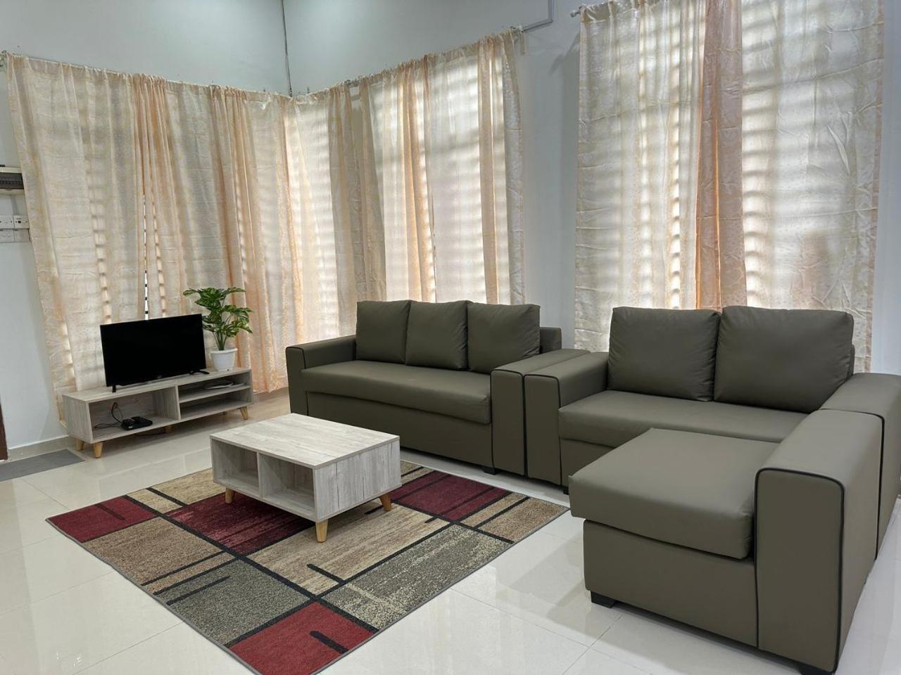 Homestay Kemaman Fyna08 Semi-D, 4 Bedrooms Dekat Pantai キジャル エクステリア 写真